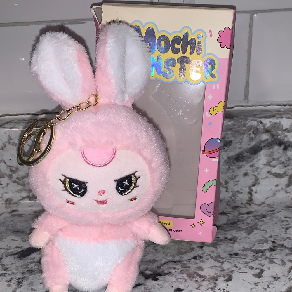 🆕- MOCHI MONSTER A little obsessed, Color- Blush Plush Bag Charm or KeyRing